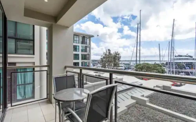 Stunning Central Viaduct Apartment With Balcony!