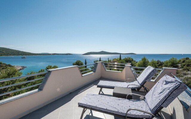 Beautiful Home in Sevid With Wifi and 4 Bedrooms