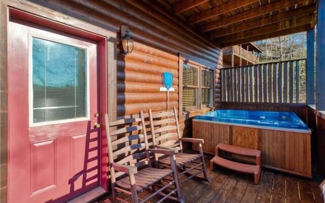 Smoky Mountain Retreat - Five Bedroom Cabin