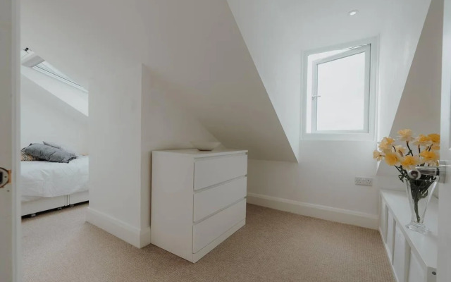 Stylish and Modern 2-bed Apartment in Herne Bay