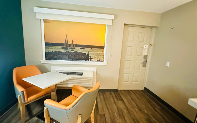 La Quinta Inn by Wyndham Costa Mesa / Newport Beach