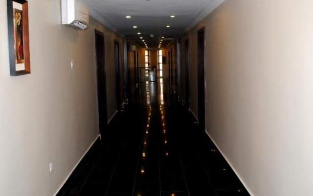 Grand Inn & Suites