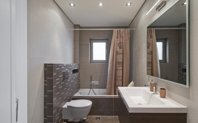 Vari Views in Vari With 3 Bedrooms and 3 Bathrooms