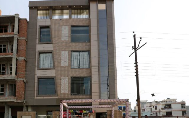 Royal Crown By OYO Rooms