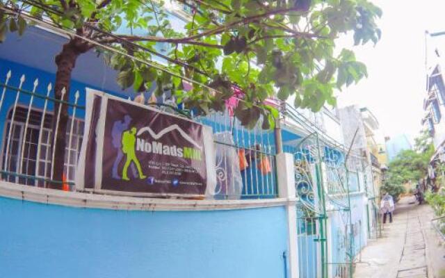 NoMadsMNL Backpackers Homestay