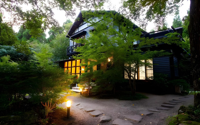 Forest Inn Born