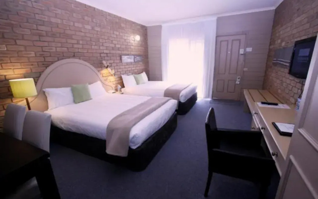 Quality Inn Colonial