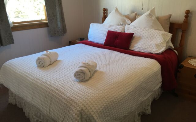 Settlers Cottage Motel
