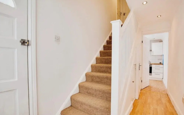 3-bed Apt-15 Mins to Heathrow-pet-friendly-parking