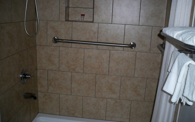 Scottish Inn & Suites