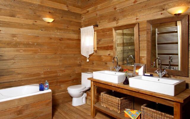 Little gem with fireplace on the slopes in Alpe d'Huez