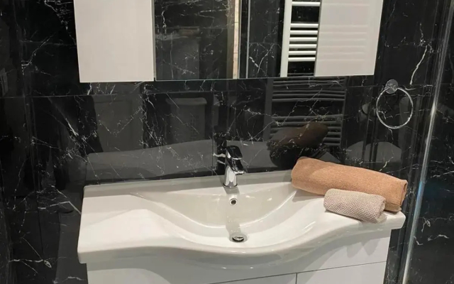 luxury apartment 11' from Athens center