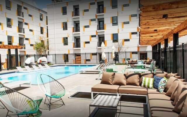 Urban Deco 1BR In Lockerbie District