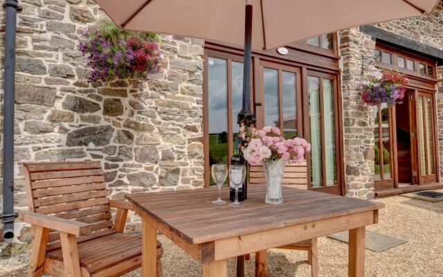 Charming apartment in Bampton with Jacuzzi