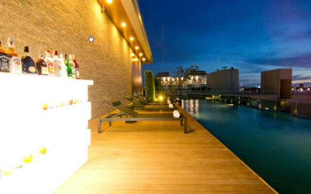 Seven Zea Chic Hotel
