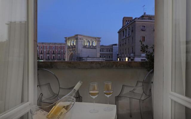 Luxury House Lecce Piazza Sant'Oronzo -Le mie 3 Suites- Suite La finestra sul Vicolo "Windows in a alley"- Suite Il balcone sulla Colonna di Sant'Oronzo "Balcony on Sant'Oronzo Column"- Suite Il balcone sul Sedile di Lecce "Balcony on Sant'Oronzo Square"