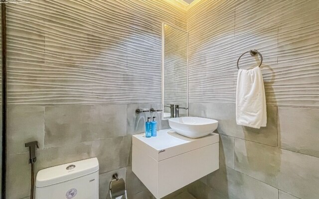Plush Studio Having Lake View by Bnbmehomes
