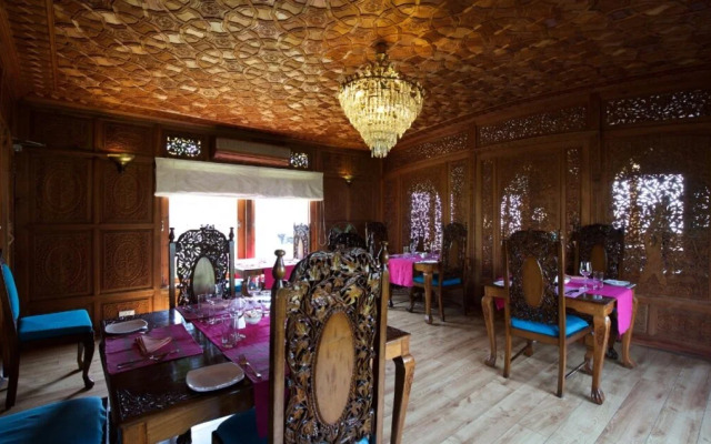 Sukoon Houseboat Kashmir