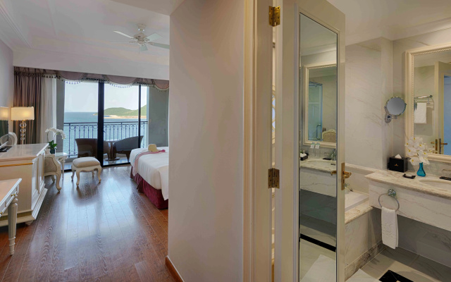 Nha Trang Marriott Resort & Spa, Hon Tre Island - Image 7