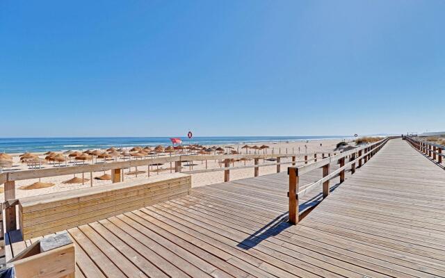 Monte Gordo Beachview 1 by Homing