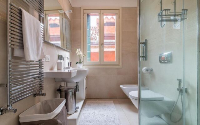 Carmini Canal View and Balcony with Lift