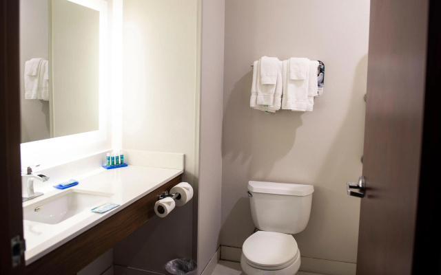 Holiday Inn Express & Suites Sedalia by IHG
