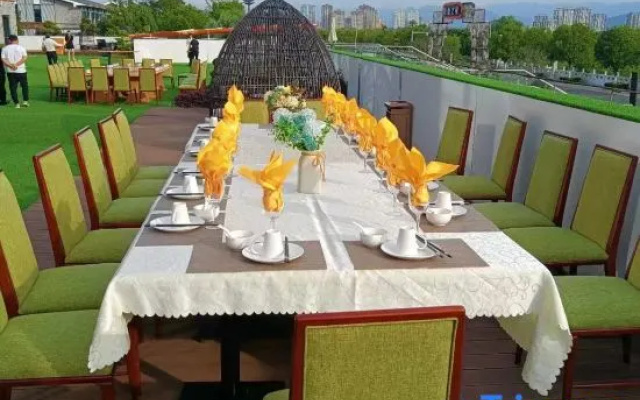 Hanzhong Jingyi Star Hotel