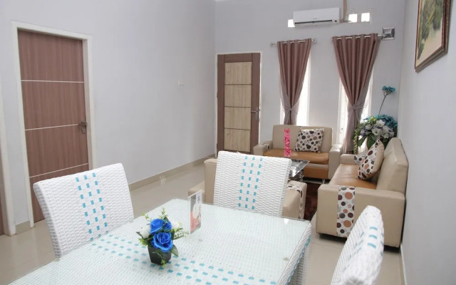 Zamrud Hotel by OYO Rooms