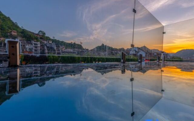 Riverside courtyard of Luan Xiyin mountain, Zhenyuan