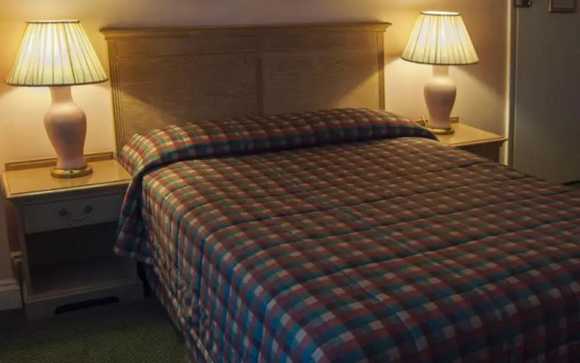 Her Majesty Hotel