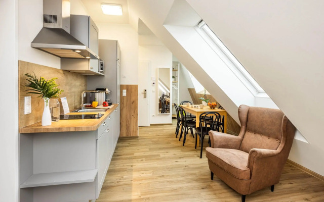 Jimmy's Apartments Lory