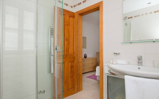 Modern Villa in Baredine with Pool