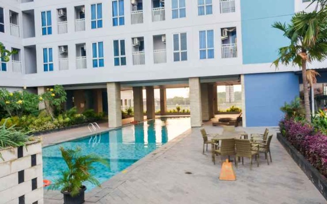 Studio Homey and Relaxing at Grand Dhika City Apartment By Travelio – Pool – Bekasi