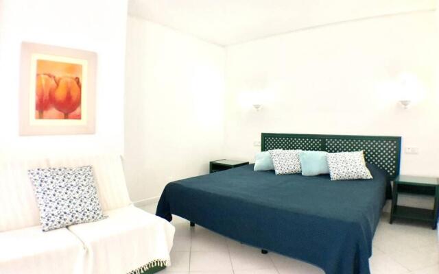 Bellavista Avenida Pool and city center