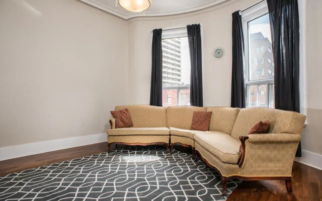 Sleek Studio in Downtown MTL by Sonder