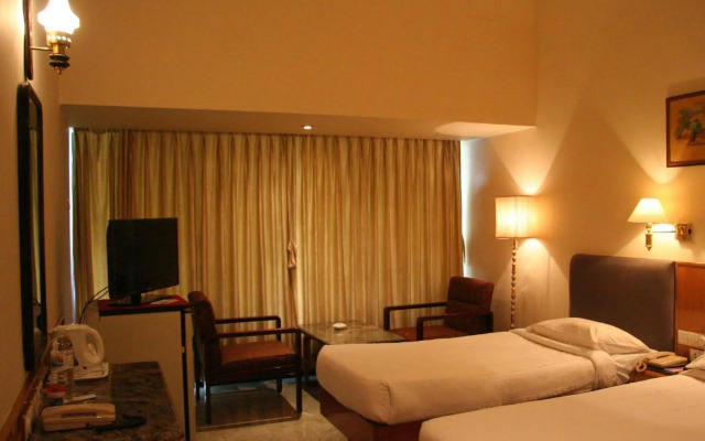 Hotel Parisutham