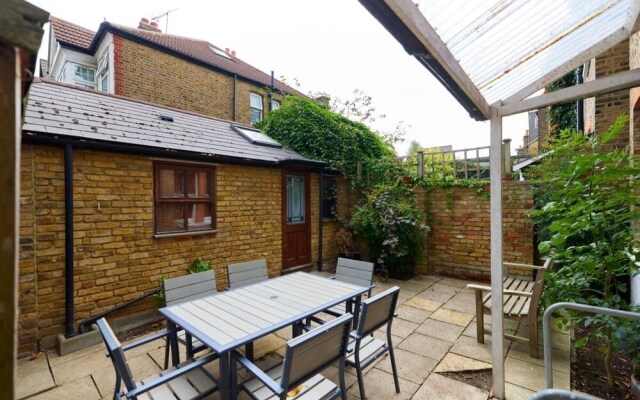 The West Ealing Escape - Glamorous 4bdr House With Patio