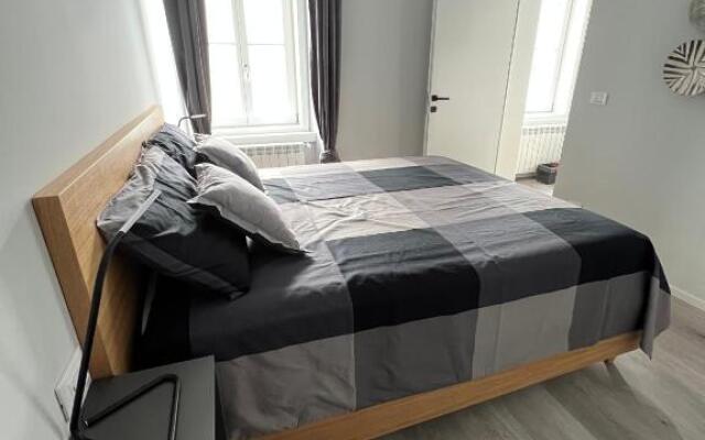 Central Corner House