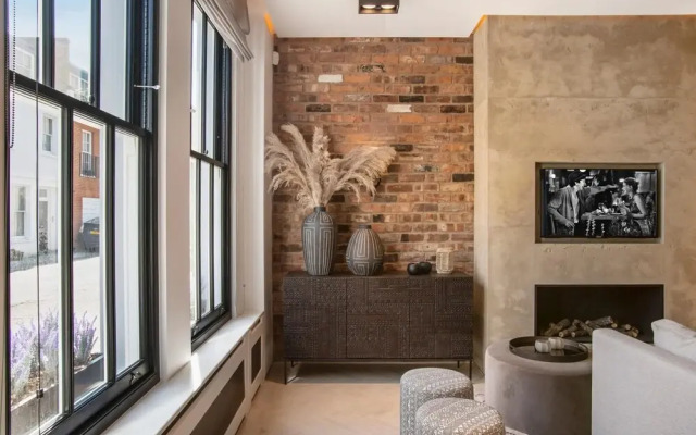 Luxurious Mews House in Pavilion Road - 3 Bedroom