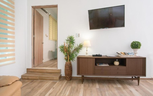 Suite 3 with private pool, tub and king size bed — фото 5