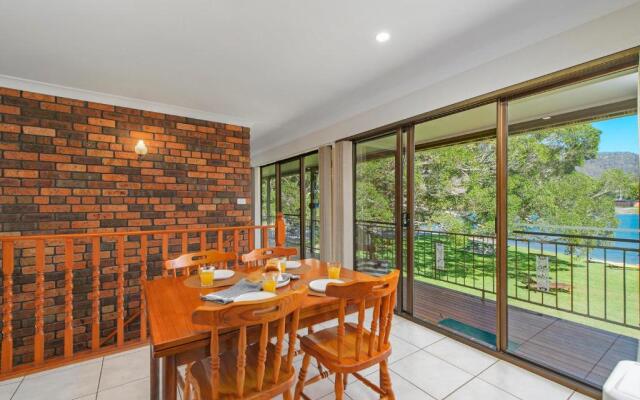 Punt House - riverfront home with ramp access