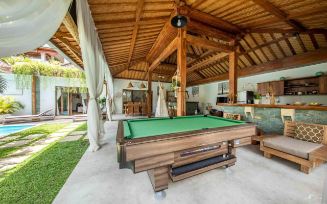 Elvano villa in heart of seminyak and near beach