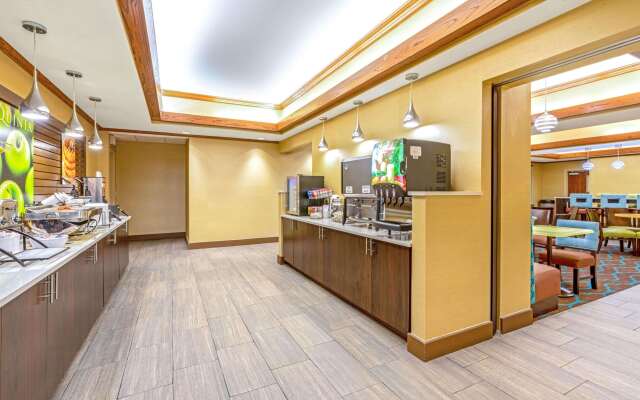La Quinta Inn & Suites by Wyndham Midwest City - Tinker AFB