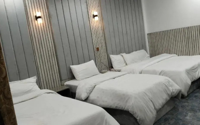 Parkway Hotel