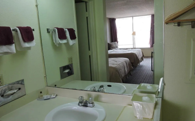 Budget Host Hutchinson