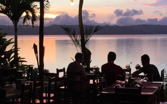 Bluebay Bugenvil Lake Lodge