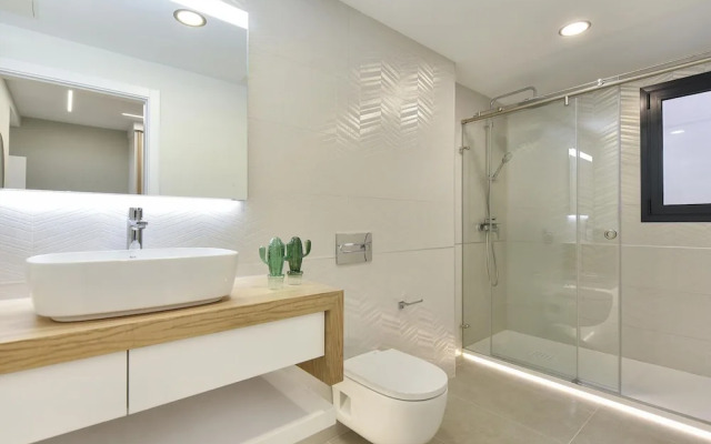 Villa in Salobre With Pool & Golf Nearby