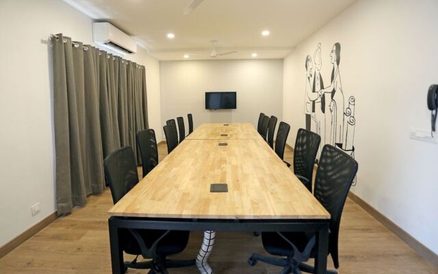 OYO Townhouse 020 Huda Metro South City 1