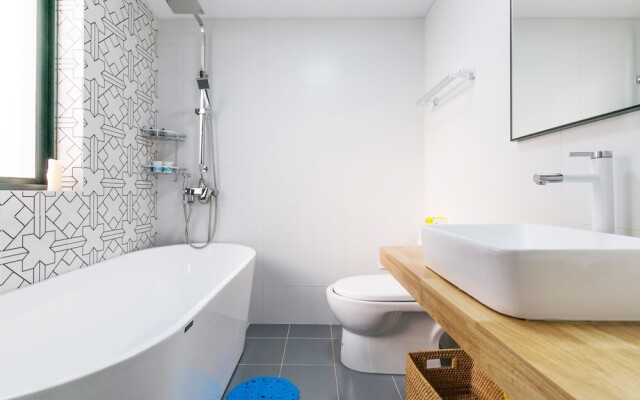 Henry's Apartment- Xujiahui Road