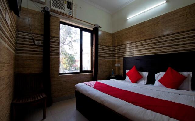 OYO 22932 Hotel Shiv Shanker